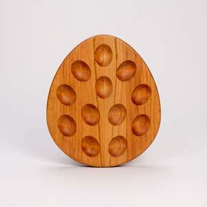 Porte-œufs en bois minimal avec des lignes épurées et une forme simple, idéal pour les cuisines rustiques modernes et scandinaves - Product Image 4