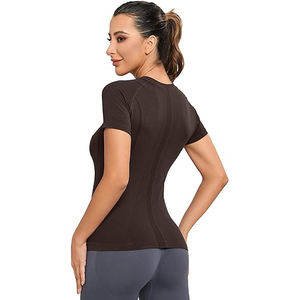 Camiseta de cuello en V para mujer, ajustada, de manga corta, tela modal suave, transpirable, de secado rápido, para entrenamiento. - Product Image 3