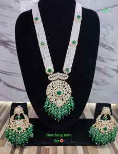 Ensemble de collier long traditionnel Moti plaqué or avec pendentif Kundan et boucles d'oreilles pendantes en perles, bijoux ethniques de mariage pour mariée, fête de fiançailles - Product Image 3