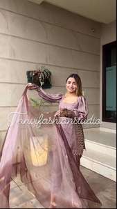 Presentación de seda satinada pesada pura de alta calidad con trabajo de bordado y manga completa de borde con tela de trabajo manual de diamante - Product Image 2