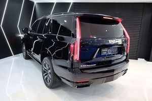 ข้อเสนอสุดคุ้มสำหรับรถอีสคาเลด แพลตตินัม สปอร์ต ปี 2021 - Product Image 2