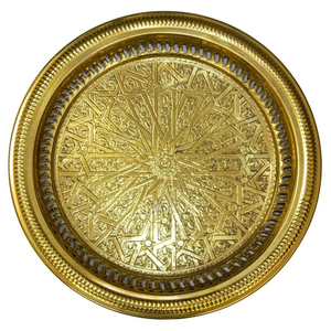 Assiette ronde en laiton arabe de haute qualité avec gravure, finition polie pour une utilisation en cuisine et comme assiette décorative - Product Image 1