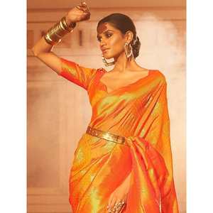 Sari de Seda Tejida Magnética con Blusa Color Naranja Dorado para Eventos, Bodas, Elegante y Lujoso - Product Image 3