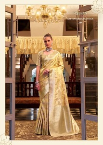 Lujosa colección de Sari de seda satinada suave con diseños elegantes con adornos delicados - Product Image 6