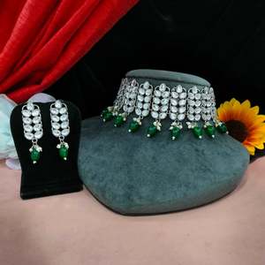 Finition oxydée Kundan Choker Set Fashionable Antique Vintage Inspiré pour les occasions festives Mariages et événements spéciaux - Product Image 1