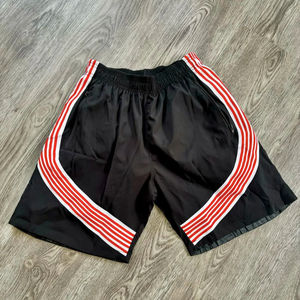 Pantalones Cortos de Nailon Personalizados OEM con Rayas, Pantalones Cortos de Playa de Poliéster con Memoria para Verano, Pantalones Cortos de Nailon con Franja Lateral para Hombre - Product Image 4