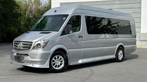 <span class=keywords><strong>VAN</strong></span> BUS <span class=keywords><strong>MERCEDES</strong></span>-BENZ de <span class=keywords><strong>luxe</strong></span> d'occasion certifié 2023, propre, sans accident, meilleur <span class=keywords><strong>prix</strong></span>, <span class=keywords><strong>prix</strong></span> avantageux, commande en gros disponible - Product Image 2