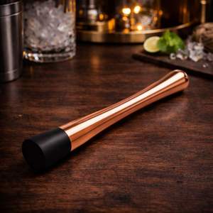 Muddler de Cócteles de Acero Inoxidable Premium con Acabado Cobre, Agarre Suave y Base Antideslizante para Triturar sin Esfuerzo y Preparar Bebidas Profesionales - Product Image 1