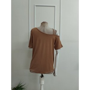 Chemisier en viscose à manches courtes et à une épaule pour femme avec détail boucle, 36531 - Café au lait - Product Image 6