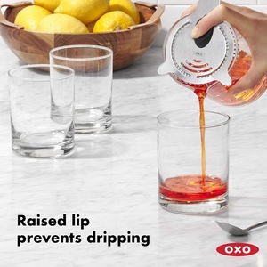 Passoire à cocktail Hawthorne en acier inoxydable de style OXO avec poignée souple, ressort robuste, filtration lisse pour une utilisation professionnelle au bar - Product Image 3