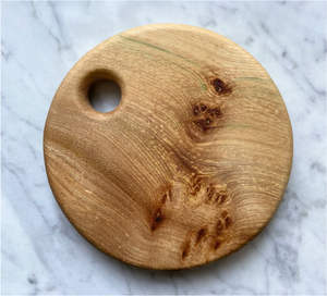 Planche à découper ronde en bois au look naturel, avec design compatible lave-vaisselle, facile à nettoyer pour une utilisation en cuisine - Product Image 3