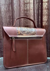 Bolso de Mano de Cuero Genuino Hecho a Mano para Mujer con Patrones Florales Tallados a Mano y Acabado Artesanal de Lujo - Product Image 3
