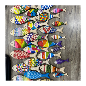 Décoration de poisson en bois élégante faite à la main à partir de bois de qualité supérieure - Product Image 1