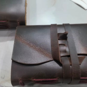 Diarios de cuero de búfalo extraíbles de aceite Vintage clásico ecológico hecho a medida, abalorio rústico de papel hecho a mano de algodón para escritores - Product Image 1