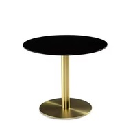 Tables métalliques compactes et accrocheuses au design moderne, idéales pour les appartements, les studios et les bureaux.