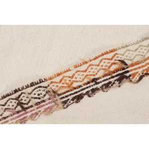 Tapis turc vintage en laine patchwork blanc et rouge, écologique, 4,2x6,2 pieds, avec envers en latex - Product Image 5