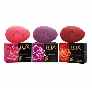 Jabón en Barra Lux Velvet Touch con Aceite de Almendras y Jazmín, 150g, para una Piel Suave como la Terciopelo y una Limpieza Suave, Disponible a Precio Económico - Product Image 1