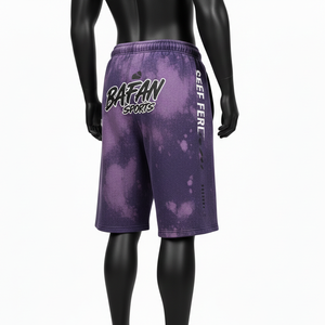 Shorts homme en molleton de coton premium 340 GSM, lavage acide, violet, avec empiècements déchirés et logo imprimé. - Product Image 5