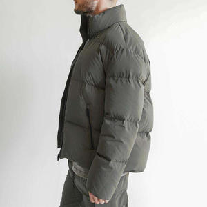 Veste matelassée vert olive personnalisée en gros avec logo, veste à fermeture éclair pour homme, col montant, veste matelassée pour homme, veste matelassée brillante - Product Image 4