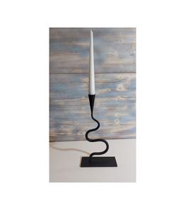 Portavelas de metal de hierro antiguo con hermosos patrones artísticos Estructura duradera para decoraciones y acentos de decoración del hogar - Product Image 1