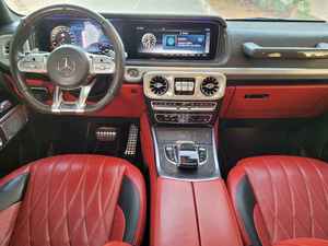 รถ SUV มือสองราคาถูก ปี 2023/2024 ขับเคลื่อนสี่ล้อ เบาะหนัง ภายในสีเข้ม หลังคาซันรูฟแบบพาโนรามา เครื่องยนต์ดีเซล 8 ลิตร ขับเคลื่อนอัตโนมัติ กล้องมองหลัง 360 องศา - Product Image 6