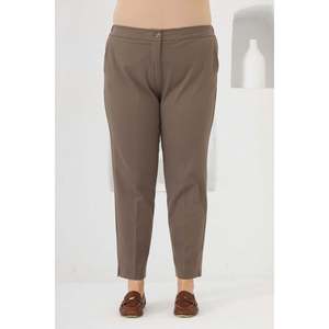 Pantalon en tissu grande taille avec taille élastique et mini fentes, couleur vison - Product Image 1