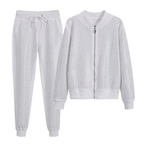 Conjunto Deportivo de Mujer con Pedrería, Totalmente Personalizado, Diseño Exclusivo con Material Transpirable para Invierno, Precio Económico, Última Tendencia - Product Image 5