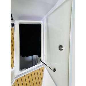 Bateaux XO DSCVR 9, radeau élégant à conception ouverte, dimensions 8,57 x 2,57 m et moteur 400 CV pour les aventures aquatiques - Product Image 3