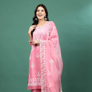 Conjunto de Kurta, Palazzo y Dupatta Recto Elegante de Rayón con Bordado Floral Rosa para Mujer, de Alta Calidad, Nuevo, a Bajo Precio, Atuendo Indio - Product Image 1