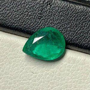 Esmeralda Zambiana Natural Suelta, Corte Pera, 7.70x5.70mm. - Product Image 1