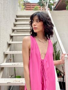 Vestido Largo Bohemio Rosa Sólido de Viscosa, Hecho a Mano, con Cuello Halter, Dobladillo Evase, Holgado, Transpirable, Lavable, sin Espalda, con Borlas - Product Image 5