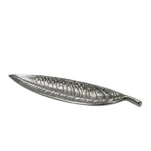 Assiettes de service élégantes en forme de feuille avec un design détaillé, matériau durable, parfaites pour servir des collations, des fruits ou comme une table élégante - Product Image 1