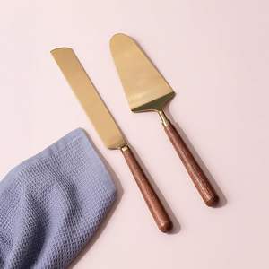 Cuchillo largo de acero inoxidable con mango de aluminio para servidor de pasteles adecuado para pasteles múltiples con construcción de hoja suave y fuerte - Product Image 5