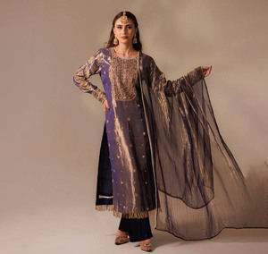 Traje Salwar Kameez de Georgette de Seda de Diseñador con Bordado de Lentejuelas Pesadas, Ideal para Bodas Tradicionales Indias, Fiestas y Festivales - Product Image 1