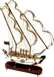 Pièce maîtresse décorative de bateau de bateau en laiton de style moderne de meilleure qualité avec base en bois pour la décoration de la maison et les cadeaux - Product Image 4