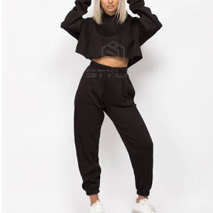 Conception personnalisée pour l'extérieur Ensemble de sweats à capuche courts pour femmes Ensemble de sweats à capuche courts confortables et de couleur unie - Product Image 1