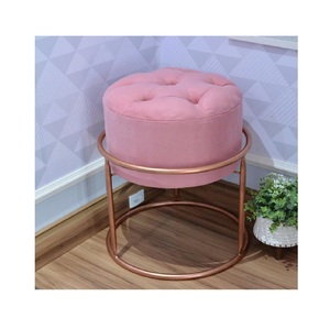 Tabouret rembourré en peluche douce avec un soutien de coussin doux, conçu pour améliorer l'esthétique de la maison et offrir un confort de siège quotidien - Product Image 2
