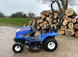 รถแทรกเตอร์ฟาร์มขนาดเล็ก TXG237 Iseki พร้อมตัวโหลดที่ต่ออย่างรวดเร็วและถัง22HP 4WD เครื่องยนต์ดีเซล540 PTO 3 POINT Hitch - Product Image 4