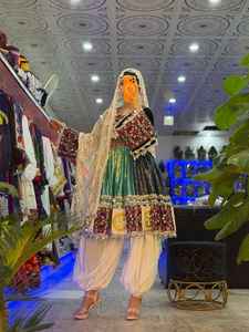 Robe formelle afghane pour femmes avec broderie riche, manches longues, tissu en soie et coton mélangé, en mousseline, pour les fêtes et les événements culturels - Product Image 2