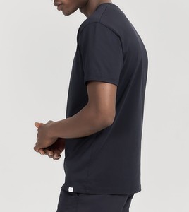 Polo de seda de hielo para hombre personalizado de alta calidad con logotipo bordado al por mayor Camiseta lisa de golf de gama alta - Product Image 5