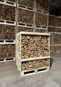 Bois de chauffage sec Ankara : Lot de bois empilé dans une caisse en bois avec sangles métalliques pour stockage extérieur - Product Image 4