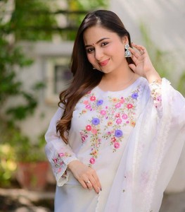 Meilleure vente Salwar Kameez Nouveau Designer Party Wear Look Top Bottom et Dupatta avec broderie lourde Sequin Work Kurti Wholesale - Product Image 6