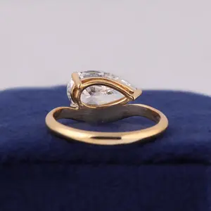 Bague incurvée en diamant de laboratoire taille brillant de 2,50 carats, certifiée IGI, or jaune 14 carats - Product Image 3