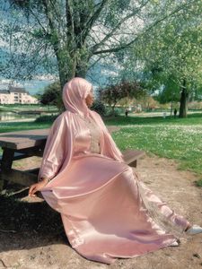 เสื้อคลุมผ้าไหมซาตินสีชมพูดูหรูหราสำหรับผู้หญิงเดรสอาบายาแบบเปิดโล่งเนื้อผ้าระบายอากาศได้ดีเสื้อผ้าอิสลามแบบดั้งเดิม2025 - Product Image 3