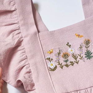 Vestido de lino suave bordado a mano para niñas, estilo informal para el primer cumpleaños de niños pequeños, OEM hecho en Vietnam - Product Image 4