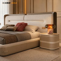 Base de Cama de Lujo Moderna Ajustable de Perfil Bajo con Tapicería de Cuero, Cabecero de Panel Suave y Tomas de Corriente para Proyectos de Dormitorios de Hotel
