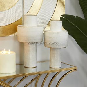 Ensemble de vases en métal de haute qualité de couleur noire mate avec une forme de bouteille contemporaine et un design minimaliste pour une décoration intérieure élégante - Product Image 6