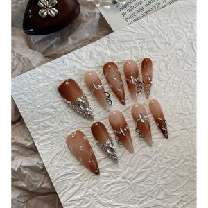 Faux ongles Burnished Rebel Press au design unique et élégant pour les passionnés de nail art - Product Image 1