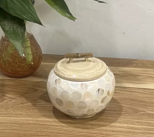 Pot décoratif en bambou fini à la main, mettant en valeur la texture nacre, pour l'affichage de bougies, fabriqué au Vietnam - Product Image 2