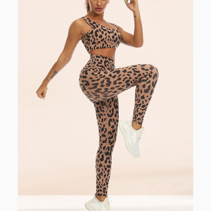 Ensemble de leggings de sport imprimés à sublimation personnalisée respirants et froissés Ensembles d'entraînement de yoga durables pour femmes - Product Image 3